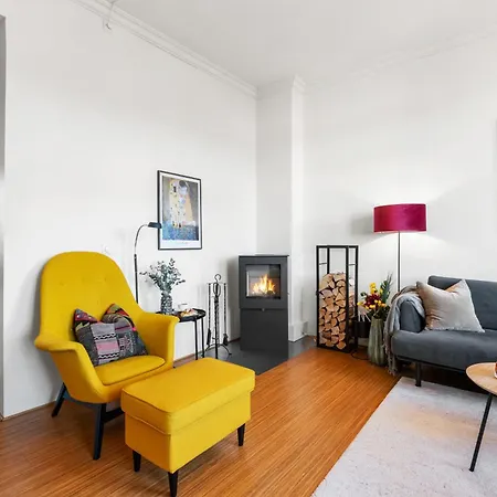 Sentral Og Stilfull Appartement