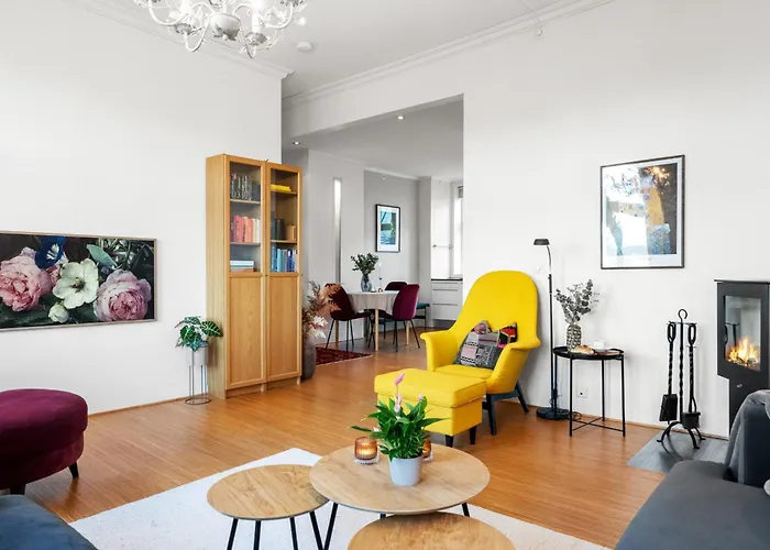 Sentral Og Stilfull *