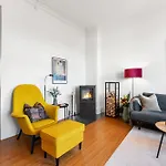 Sentral Og Stilfull Apartment